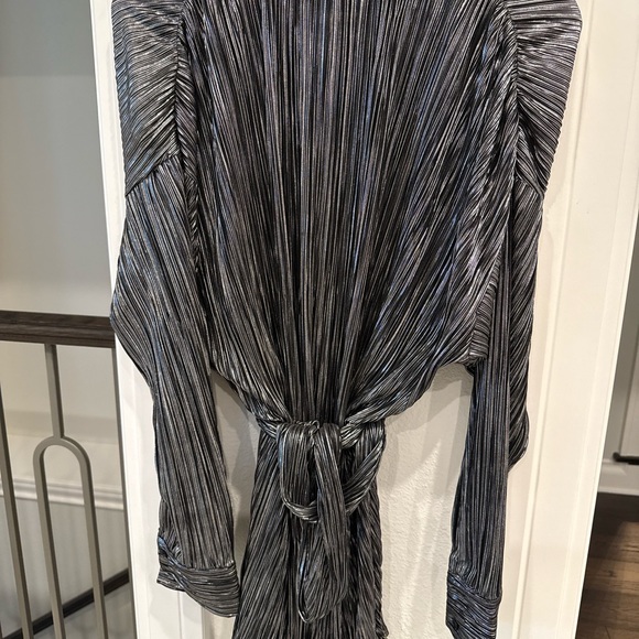 Le Lis Metallic Pleated Shirt Dress XS Black Silver Belted Mini Party Holiday - Picture 5 of 5